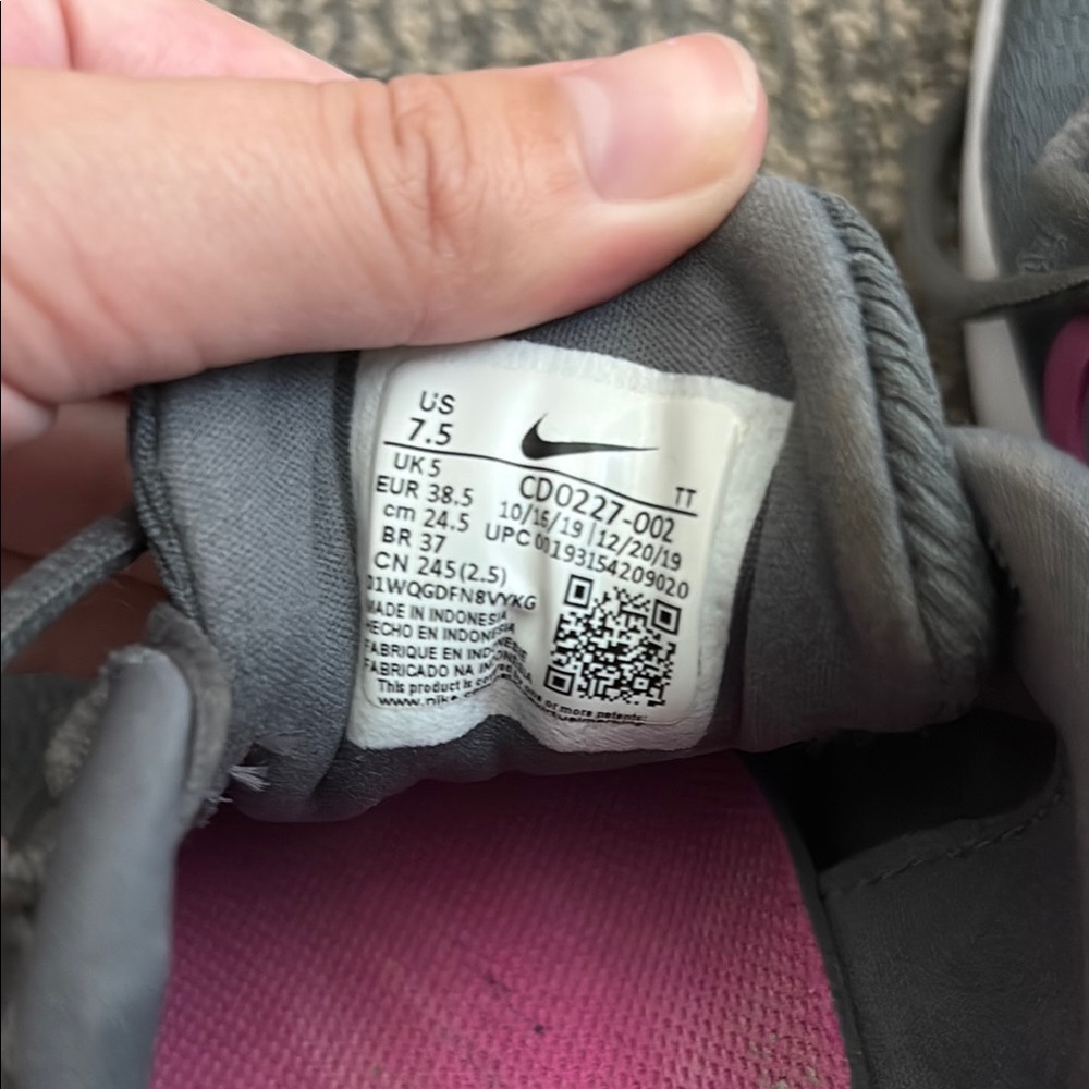 💕Nike Charcoal & Pink Sneakers - Picture 4 of 6